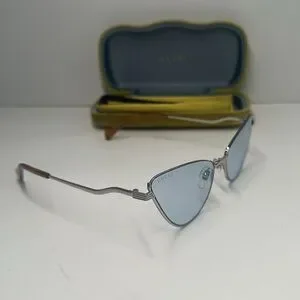 Gucci | Accessories | New Gucci Gg06s Cat Eye Sunglasses  display picture 2